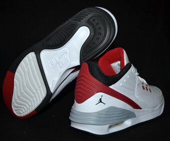 Kožené tenisky zn. Nike Jordan Max Aura 5 vel. 43 - 6
