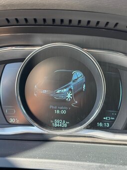 Volvo V60 2.4D PLUG-IN HYBRID AWD 4x4 SUMMUM - 6