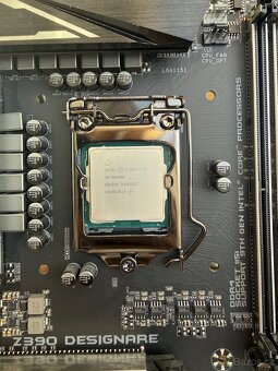 Gigabyte Z390 - i9-9900K - 32GB RAM - Noctua - Hackintosh - 6