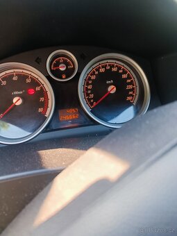 Opel Astra h gtc - 6