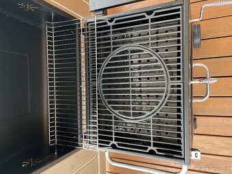 Grill na dřevěné uhlí - 6