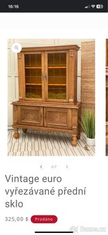 Vyřezávaná skříňka s vitrínou - 6