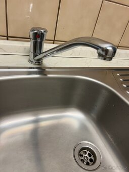 Nerezový kuchyňský dřez s baterií - 6