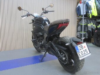 CFMOTO 700CL-X Heritage (černá) - 6