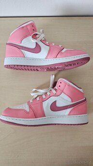 Nike Air Jordan 1 Mid Valentine's Day - 6