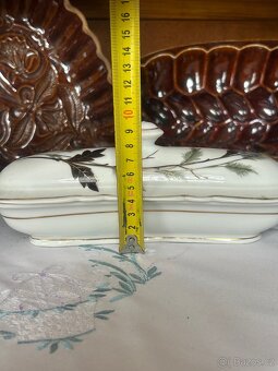 Porcelánová dóza z dámské toaletní soupravy - 6