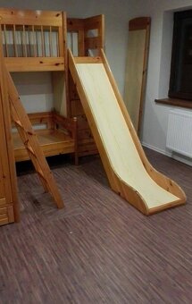 Dětská dvoupatrová postel s úložnými prostory a skluzavkou. - 6