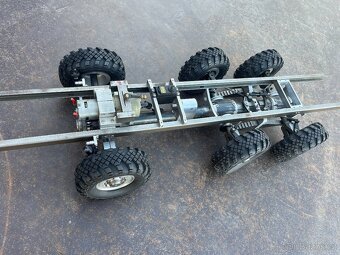 Model 1:10 Tatra 813 6x6 podvozek a rám - 6