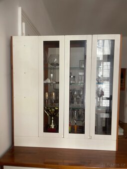 Skříň s vitrínou a barem na míru - 6