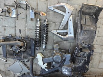 Kawasaki ER-5 - Náhradní díly - motor - 6