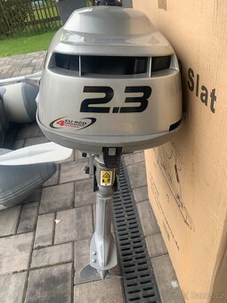 Nafukovací člun s motorem Honda 2,3HP - 6
