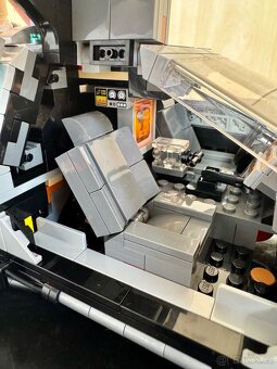 LEGO Icons 10300 Back to the Future Time Machine - 6