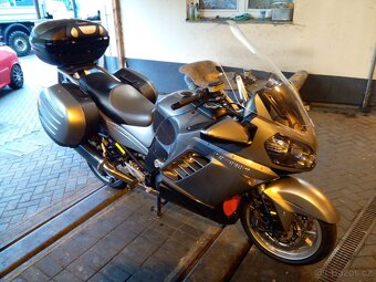 Kawasaki GTR 1400 - 6
