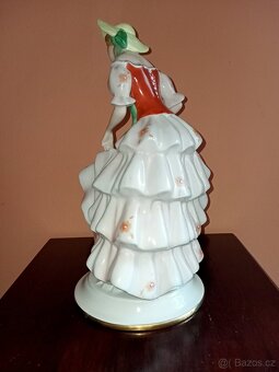 Dívka s košíkem květin. zn. ROYAL DUX 1925-38 v. 28 cm top s - 6