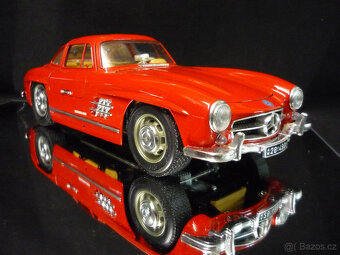 Mercedes Benz 300 SL červený Bburago 1/18 - 6
