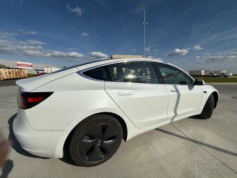 Tesla model 3 - 6
