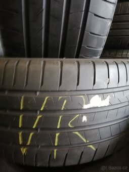 Prodám 2ks pneu 285 /40 /21 - 6