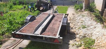 Přívěsný vozík s vadou brzdového obložení – vhodný k opravě - 6