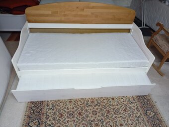Prodám hezkou postel s výsuvným lůžkem za masivu 90 x 200 cm - 6