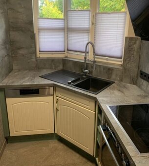 Venkovská kuchyně mintová/krémová, se spotřebiči,5609 - 6