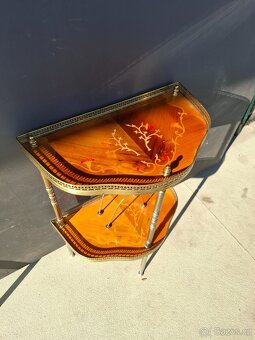 Italský konzolový stolek s intarzií a mosazí - 6