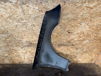 LEVÝ PŘEDNÍ BLATNÍK MERCEDES W211 C197 - 6