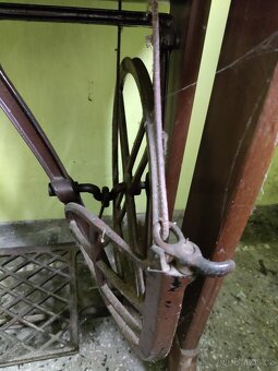 Starší šicí stroj, Vídeň - 6