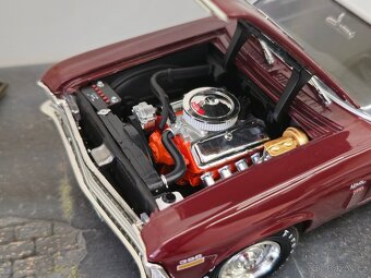 Chevy Nova 1:18 AutoWorld - 6