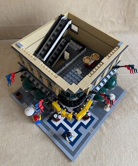LEGO CREATOR EXPERT - 10211 - GRAND EMPORIUM - 6