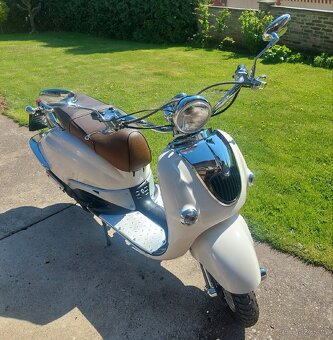 Skútr retro Znen 125 - 6