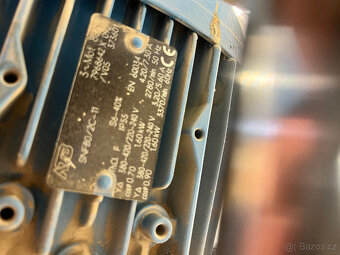 Hettich BLUE MAX 8 vrtací poloautomat - 6
