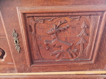 Starší vyřezávaná komoda - 6