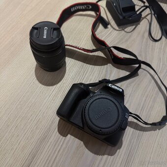 Canon EOS 250D + EF-S 18-55 III kit + brašna Vanguard - 6