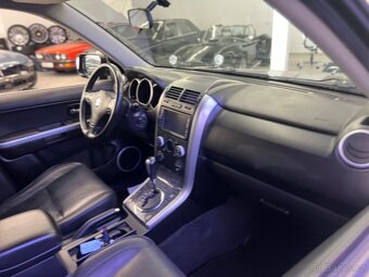 Suzuki Grand Vitara 3.2i 20 Jahre benzín 171kw - 6