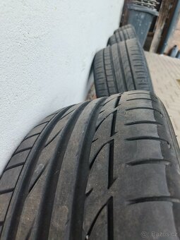 Mercedes a212 245/40 R18 dvojrozmer 6mm pneu 2022 - 6