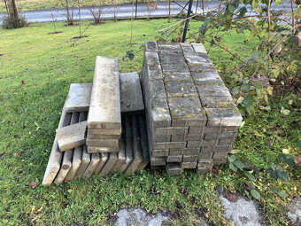 Zámková dlažba 20x10 a obrubníky 100x20 - 6