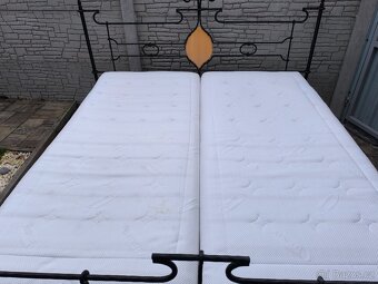 Prodám kovanou postel + Matrace Tencel 180cm x 200cm - 6