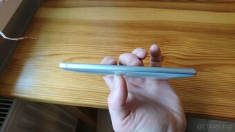 Sony Xperia XZ2 - Super stav + originální příslušenství - 6