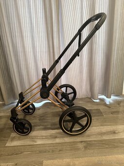 Cybex Priam 4.0 Rose Gold s černou rukojetí podvozek outlet - 6