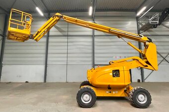 KLOUBOVÁ TERÉNNÍ PLOŠINA JLG 600 AJ - 6