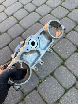 Držáky zavěšení tlumičů vidlic Yamaha YZ 125 r 98-04 - 6