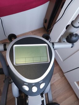 Eliptický trenažér (Orbitrek) – skvělý stav - 6