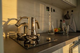 Tiny house – plně vybavený, solární panely, top stav - 6