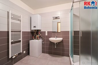 Pronájem nově zrekonstruovaného bytu 1+kk o výměře 51 m2 v Č - 6