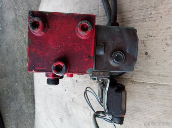 hydraulický rozvaděč - 6