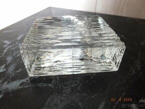 Zajímavá stará masivní váza na jednu kytku. - 6