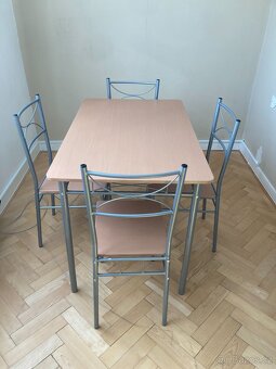 Jídelní stůl se 4 židlemi – moderní design, jako nový - 6