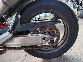 Honda Hornet 900 - 6