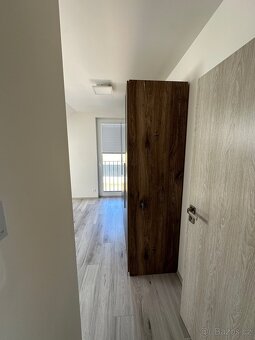 ŠATNÍ SKŘÍŇ (PERFEKTNÍ STAV) - 6