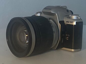 Pentax MZ-50 + objektiv Pentax SMC FA 28–200mm f/3,8–5,6 - 6